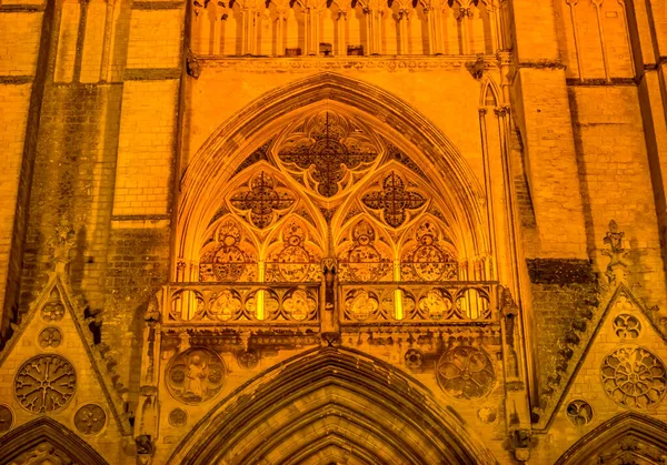 Nacht Draußen Beleuchtete Lichter Fassade Der Kathedrale Von Bayeux Schließen — Stockfoto