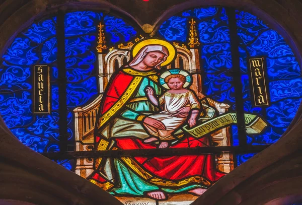 Värikäs Neitsyt Maria Jeesus Vauva Lasimaalauksia Basilica Bayeux Katedraali Our — kuvapankkivalokuva