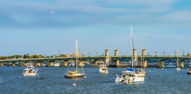 Lions Yelkenlileri Köprüsü Motorbotları Doğu Waterway St Augustine Florida