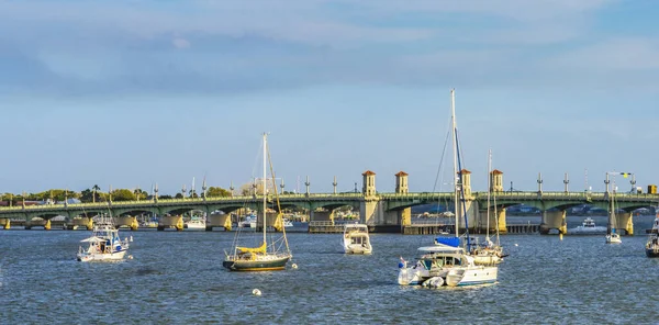 Puente Leones Veleros Motorboats Downtown Eastern Waterway Augustine Florida —  Fotos de Stock