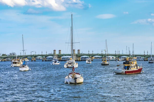 Puente Leones Veleros Motorboats Downtown Eastern Waterway Augustine Florida —  Fotos de Stock