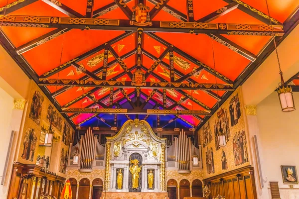 St. Augustine, Florida, ABD - 16 Mart 2021 St. Augustine Saint Augustine Florida 'nın Altar Basilica Kırmızı Çatı Katedrali. 1565 'te kurulmuş. Birleşik Devletler' in en eski kilisesi.