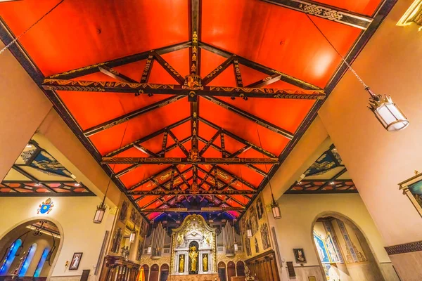 St. Augustine, Florida, ABD - 16 Mart 2021 St. Augustine Saint Augustine Florida 'nın Altar Basilica Kırmızı Çatı Katedrali. 1565 'te kurulmuş. Birleşik Devletler' in en eski kilisesi.