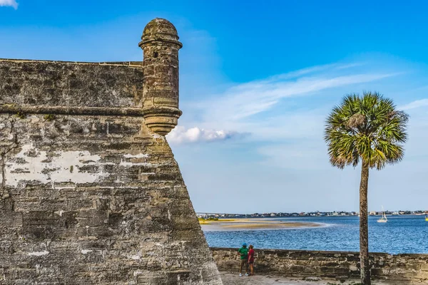 カスティーリョ マルコ First Fort Eastern Waterway Sailboats聖オーガスティンフロリダ 1672年にスペイン人によって砦が建設された 1924年 大正13年 — ストック写真