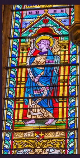Värikäs Angel Lasimaalauksia Basilica Bayeux Katedraali Our Lady Bayeux Kirkko — kuvapankkivalokuva