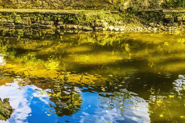 Kleurrijke Aure River Reflection Abstractie Achtergrond Bayeux Center Normandië Frankrijk — Stockfoto