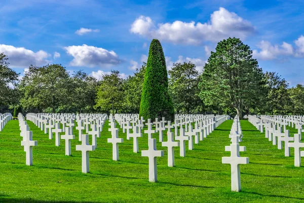 Beyaz Haç Amerikan Ordusu Dünya Savaşı Normandiya Mezarlığı Fransa Dünya — Stok fotoğraf