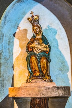 St. Augustine, Florida - 16 Mart 2021 Renkli Florida Mıknatısları Kaplumbağa Kabukları Sahil Porpoise El Sanatları St Augustine Florida Birleşik Devletleri