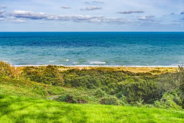 Omaha Sahili Amerikan Ordusu 2. Dünya Savaşı Mezarlığı Coleville-sur-mer Normandiya. 2. Dünya Savaşı sırasında Normandiya 'da ölen Amerikan askerlerinin mezarları