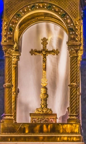 Nimes Frankrijk December 2021 Altaar Gouden Kruis Basiliek Notre Dame — Stockfoto