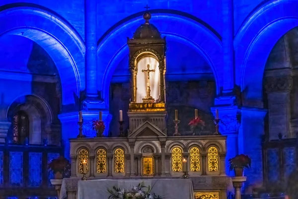 尼姆斯 Nimes 2021年12月29日 阿尔塔十字大教堂圣母座堂 Batar Cross Basilica Notre Dame Cathedral — 图库照片