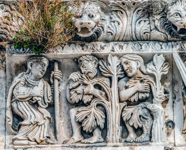 Adão Eva Deus Jardim Estátuas Éden Fachada Catedral Notre Dame — Fotografia de Stock