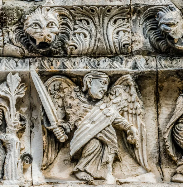 Estatua San Miguel Ángel Fachada Catedral Nuestra Señora Iglesia San —  Fotos de Stock