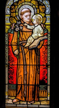 Phoenix, Arizona - 24 Mayıs 2021 Padua Lekeli Cam Bazilika Kilisesi 'nden Aziz Anthony Meryem Ana' yı kutsadı. 