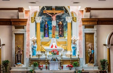 Tucson, Arizona - 28 Mayıs 2021 Altar Bazilikası Santa Cruz Kilisesi Tucson Arizona 1918 Arizona Büyük Adobe Binası 'nı kurdu.