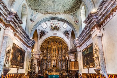 Tucson, Arizona - 28 Mayıs 2021 Altar Basilica Misyonu San Xavier del Bac Katolik Kilisesi Tucson Arizona 1692 'de kuruldu.