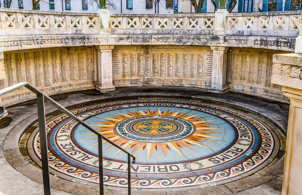 Savaş Anıtı Ölü Listesi Mozaik Korosu Charles Gaulle Nimes Gard — Stok fotoğraf