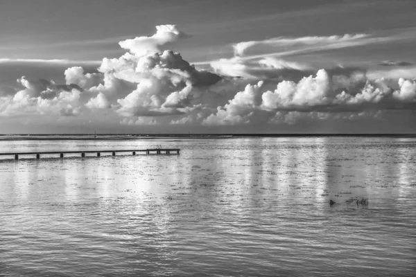 Black White Rain Storm Coming Cloudscape Reflection Pier Outer Reef — Stock Photo, Image