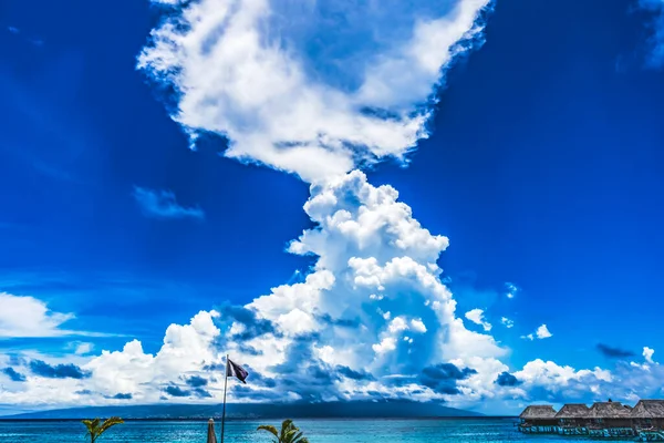 Pier High Rain Storm Coming Thunderhead Cloudscape Flag Tahiti Island — Stok fotoğraf