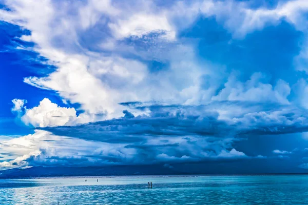 Kanolar Tahiti Adası Fırtına Yağmuru Resifin Dışındaki Bulutlar Mavi Moorea — Stok fotoğraf