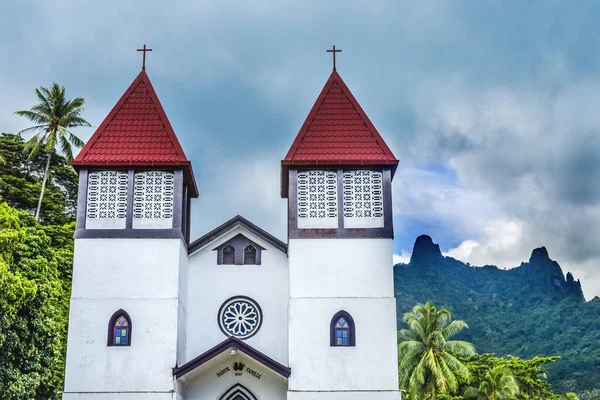 Colorful Sainte Famille Holy Family Church Haapiti Green Mountains Moorea — Stockfoto