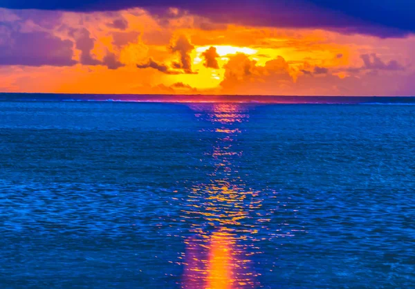 Colorful Sunset Reflection Cloudscape Outer Reef Blue Water Moorea Tahiti — Stock Photo, Image