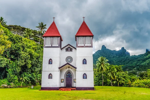 Colorful Sainte Famille Holy Family Church Haapiti Green Mountains Moorea — стоковое фото