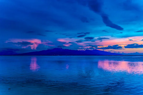 Kolorowe Odbicie Słońca Wyspa Tahiti Błękitna Woda Moorea Polinezja Francuska — Zdjęcie stockowe