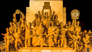 Mao Statue Heroes Zhongshan Square Shenyang China Night