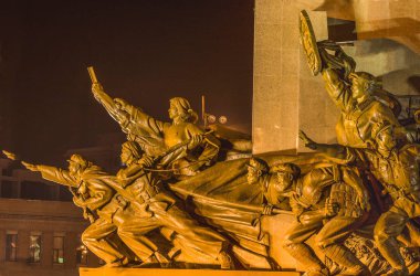 Mao Heykeli Zhongshan Meydanı Shenyang Liaoning Bölgesi Kültür Devrimi sırasında 1969 yılında inşa edilen Çin Gecesi. 