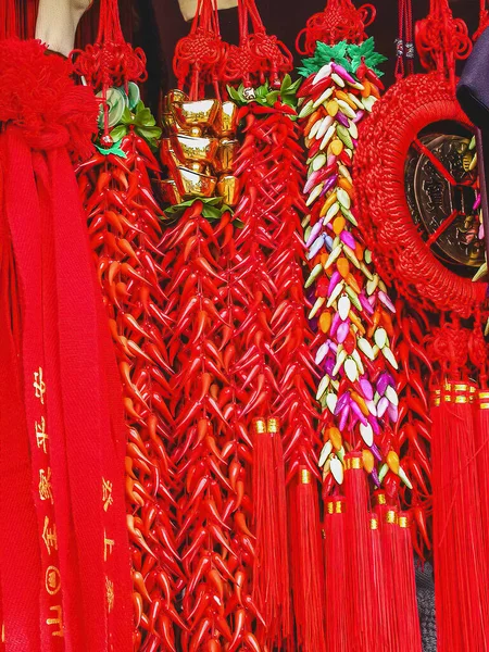 Red Chinese Souvenir Pendenti Corda Medaglioni Peperoni Campane Monte Tai — Foto Stock