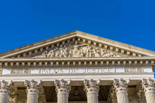 Palais Justice Domstol Romerska Kolonner Statyer Nimes Gard Frankrike Domstolsbyggnad — Stockfoto