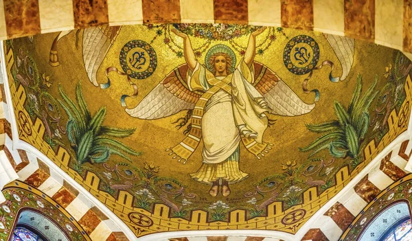 Marseille Frankrike December 2021 Angel Golden Mosaic Basilica Notre Dame — Stockfoto