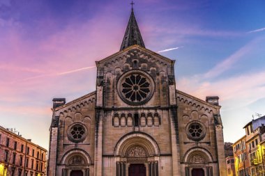 Saint Paul Kilisesi Eglise Sainit Paul Nimes Gard Fransa Katolik Kilisesi 1835 'te açıldı.