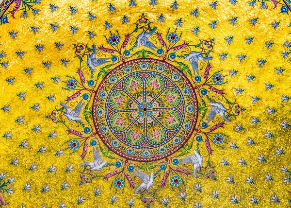 Marsiglia Francia Dicembre 2021 Golden Ceiling Pattern Mosaico Basilica Notre — Foto Stock
