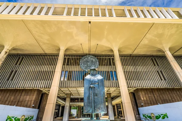 Entrance Seal Father Damien Statue State Capitol Building Legislature Honolulu — Stock Photo, Image