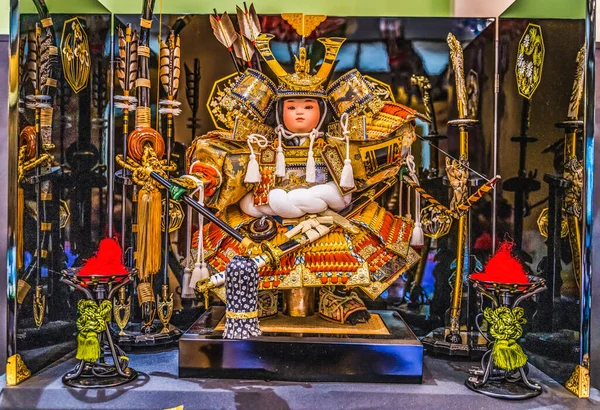 カラフルな日本の侍人形工芸品 ワイキキホノルルハワイ毎年恒例の雛祭りのための伝統的な日本の人形日本最大の文化祭の一つ — ストック写真