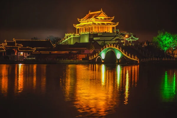 Ancient Dragon Pavilion Longting Park Night Reflection Bridge Kaifeng China — Stock Photo, Image