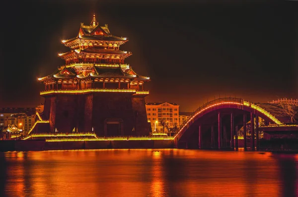 Ancient Temple Night Reflection Bridge Jinming Lake Henan Kaifeng China — Stockfoto