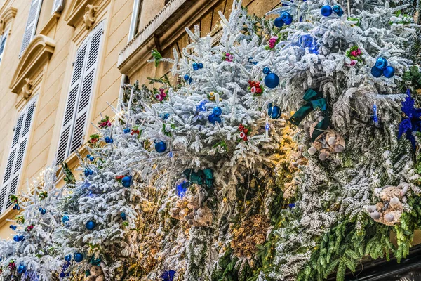 Decorações Natal Luzes Ornamentos Verdes Restaurante Lojas Lojas Main Street — Fotografia de Stock
