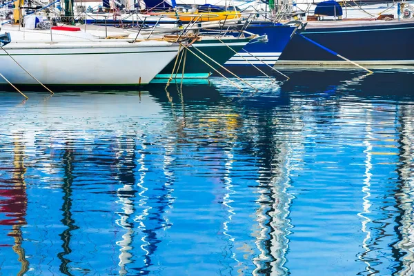 Barcos Marinhos Coloridos Yachts Waterfront Reflexões Marselha França Marseile Região — Fotografia de Stock