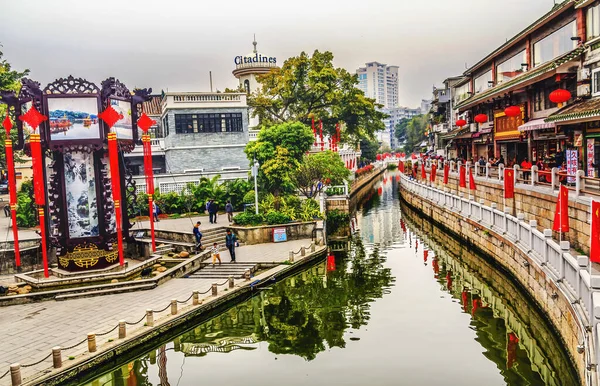 Guangzhou China March 2015 Canal Bridge Walking Street Lychee Bay — Foto Stock