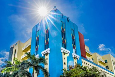 Art Deco İnşaat Dekorasyonları: Miami Sahili, Florida Sahili. Miami Sahili 'nde çok güzel restoranlar ve mağazalar var. Olunacak yer