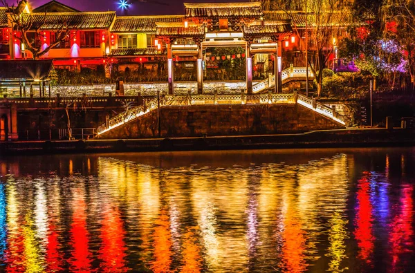 Chinese Gate Grand Canal Buildings Illuminated Night Lightsreflection Hangzhou Reflection — Foto Stock