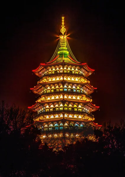 Lei Feng Pagoda Night Lights Illumintated West Lake Hangzhou Zhejiang — Fotografia de Stock