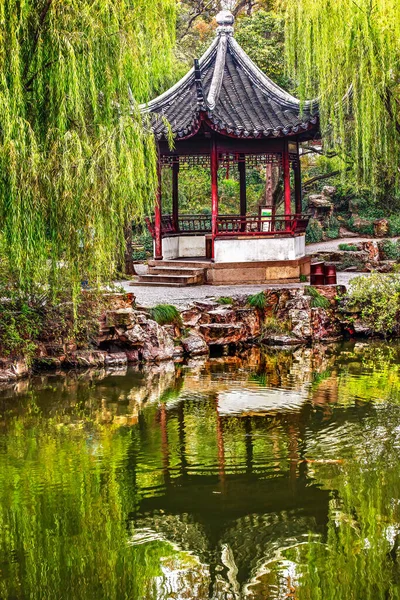 Ancient Chinese Pagoda Reflection Green Willows Szerény Adminisztrátor Zhouzheng Yuan — Stock Fotó