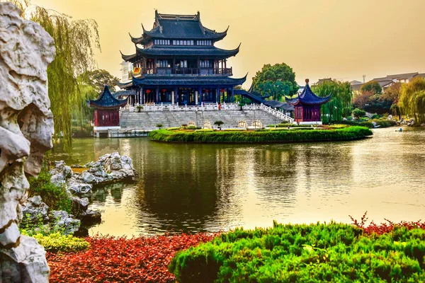 Oude Chinese Hall Four Auspicious Merits Hall Attractive Scenery Pan — Stockfoto