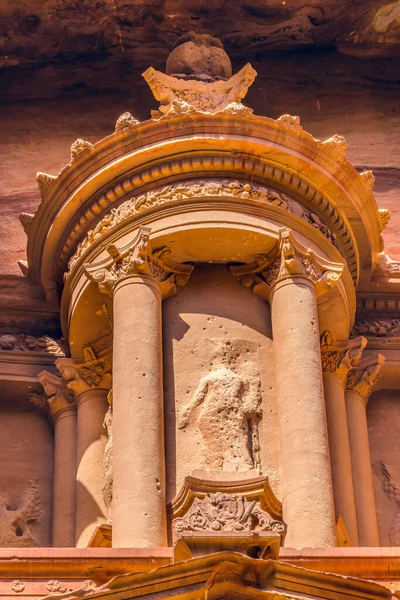 Treasury Turret Statue Close Afternoonpetra Jordan Built Nabataens 100 — Stock Photo, Image