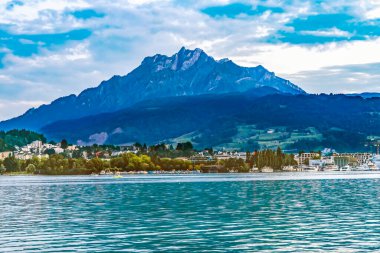 Renkli Lucerne Gölü Pilatus Dağı Tekne Limanı Binaları Akşam Lucerne İsviçre