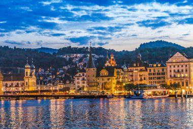 Renkli İç Liman Kiliseleri Köprü Binaları Lucerne Dağları Kayık Akşamları Lucerne İsviçre